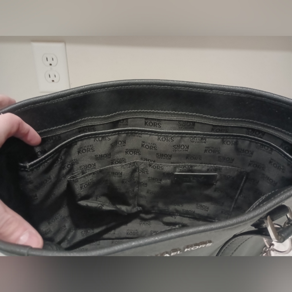 Michael Kors Tote Bag - Picture 6 of 7